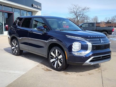 New 2026 Mitsubishi Outlander SE image 13