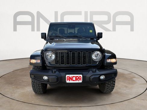 Used 2025 Jeep Gladiator Sport AWD/4WD image 5