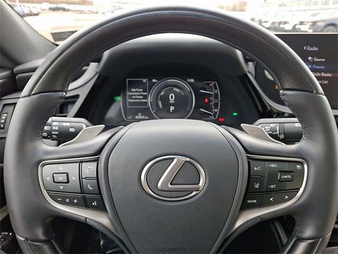 Used 2022 Lexus ES 300h w/ Accessory Package image 19