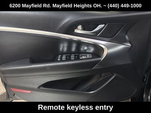 Used 2025 Genesis G70 2.5T image 14