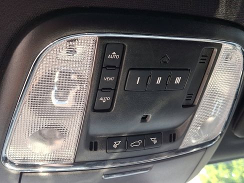 Used 2022 Jeep Grand Cherokee Laredo X AWD/4WD image 32