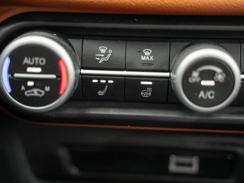Used 2020 Alfa Romeo Giulia AWD w/ Cold Weather Package image 23