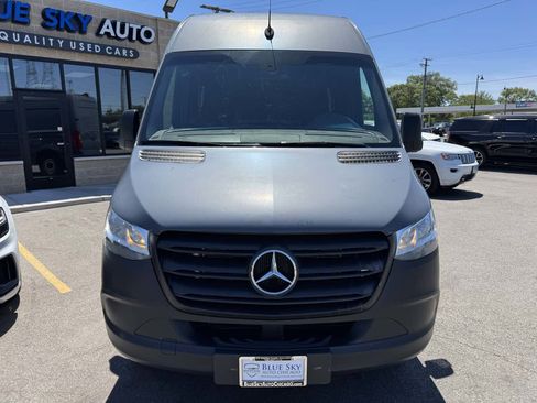 Used 2019 Mercedes-Benz Sprinter 144 image 2
