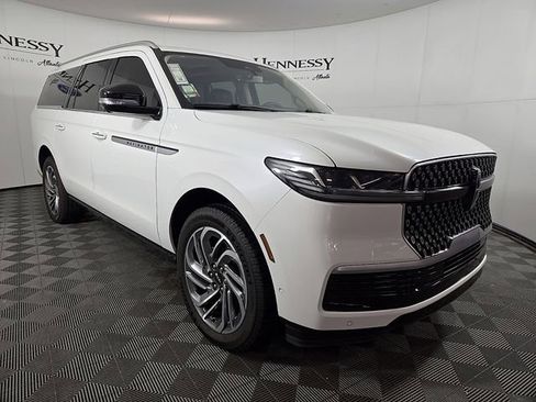 New 2025 Lincoln Navigator L Reserve AWD/4WD image 4