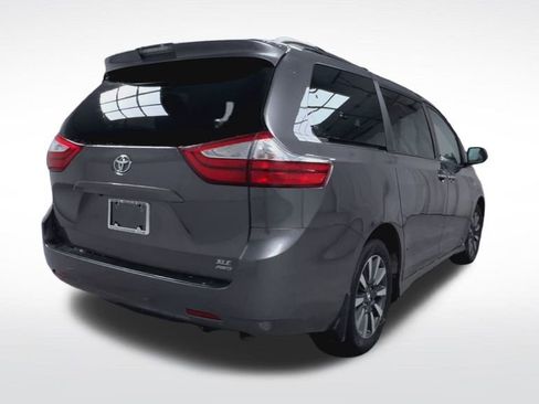 Used 2019 Toyota Sienna XLE Premium image 11