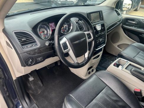 Used 2015 Chrysler Town & Country Touring w/ Driver Convenience Group FWD image 19
