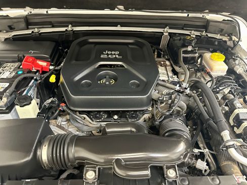 Used 2020 Jeep Wrangler Unlimited Sahara AWD/4WD image 34