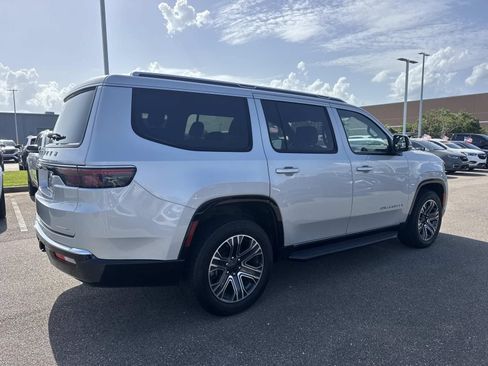 Used 2024 Jeep Wagoneer Series II w/ Flexible Seating Group RWD image 5
