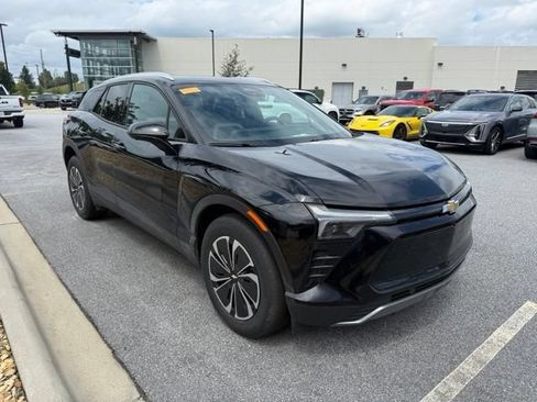 Used 2024 Chevrolet Blazer EV LT AWD/4WD image 3