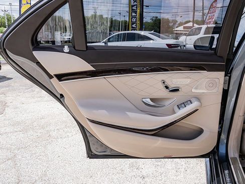 Used 2018 Mercedes-Benz S 560 Sedan image 11
