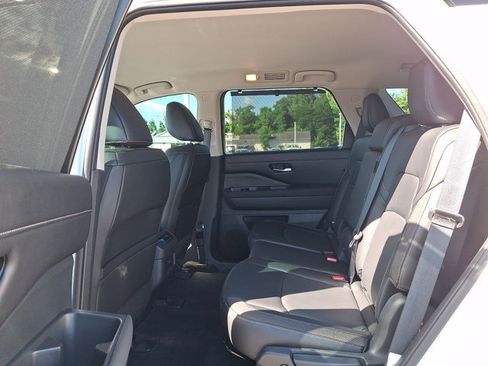 Used 2024 Nissan Pathfinder SL AWD/4WD image 21