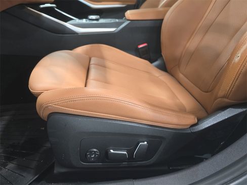 Used 2024 BMW 330i Sedan w/ M Sport Package image 27