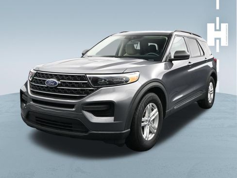 Used 2021 Ford Explorer XLT RWD image 3
