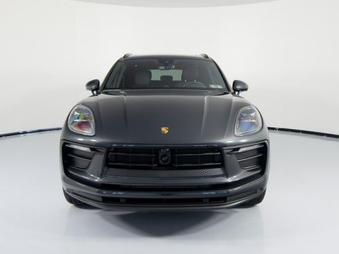 Certified 2025 Porsche Macan image 13