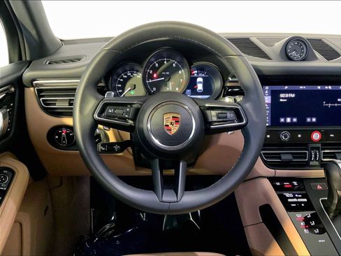 Certified 2025 Porsche Macan image 15