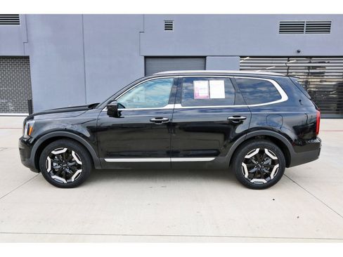 Used 2023 Kia Telluride S AWD/4WD image 5