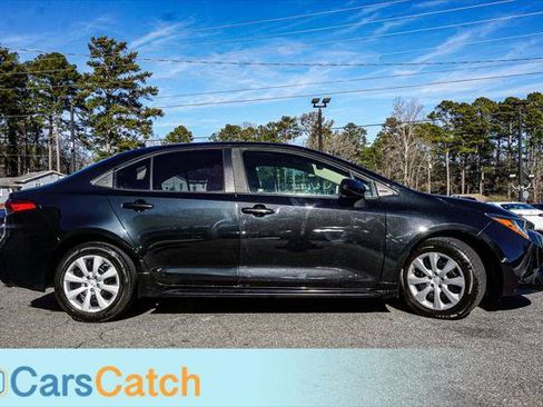 Used 2021 Toyota Corolla LE image 3
