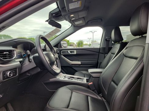 Certified 2023 Ford Explorer XLT w/ Equipment Group 202A AWD/4WD image 18