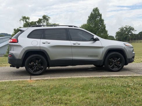 Used 2015 Jeep Cherokee Latitude FWD image 16