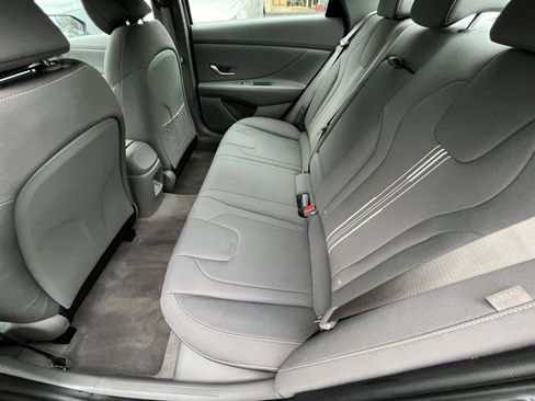 Used 2025 Hyundai Elantra SEL image 25