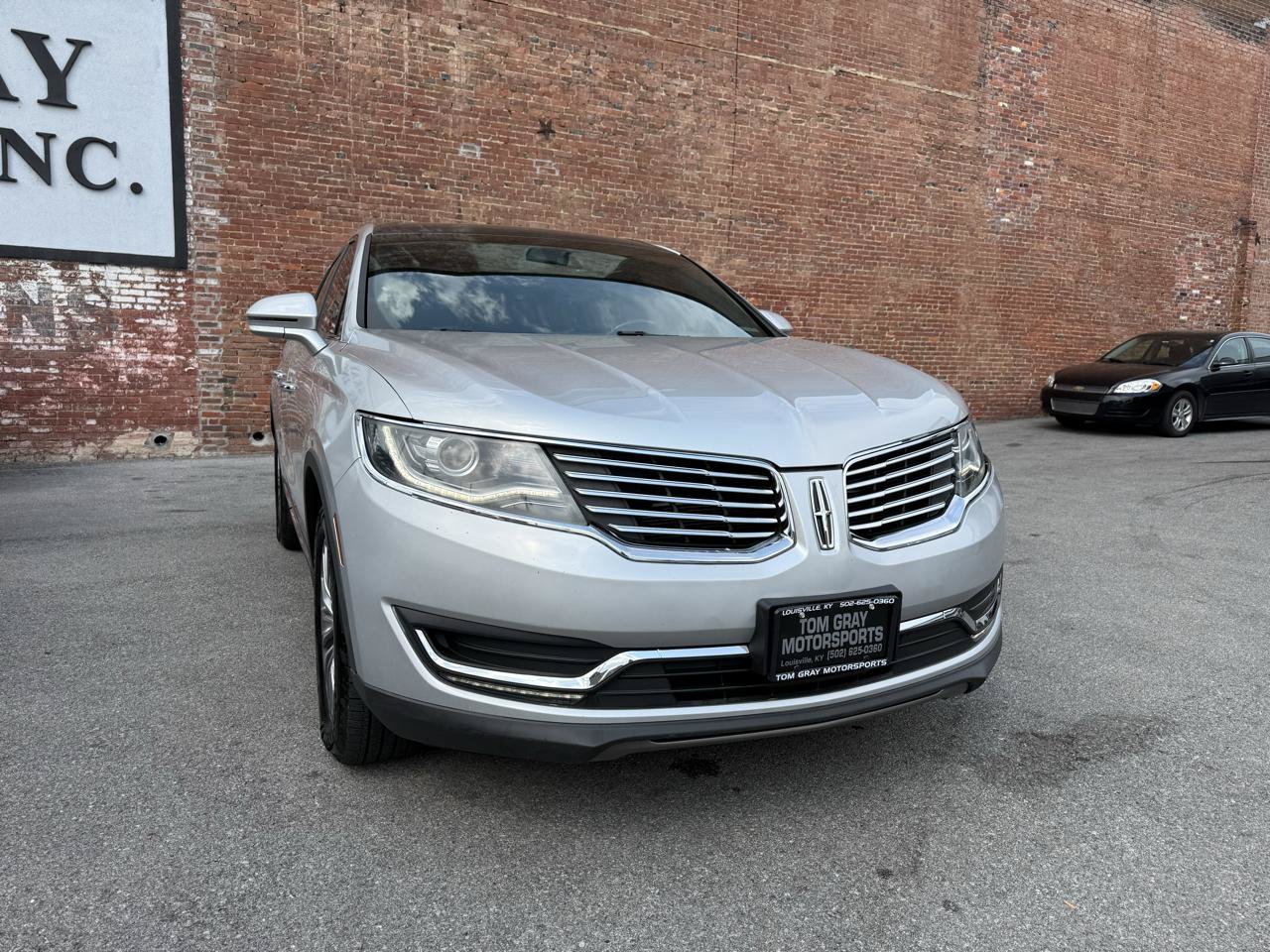 Used 2016 Lincoln MKX Select w/ Select Plus Package AWD/4WD image 2