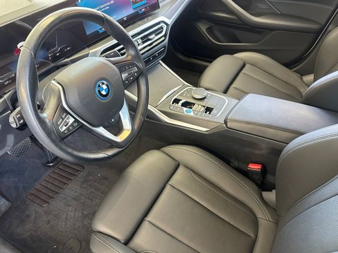 Used 2023 BMW i4 eDrive35 w/ Premium Package RWD image 4
