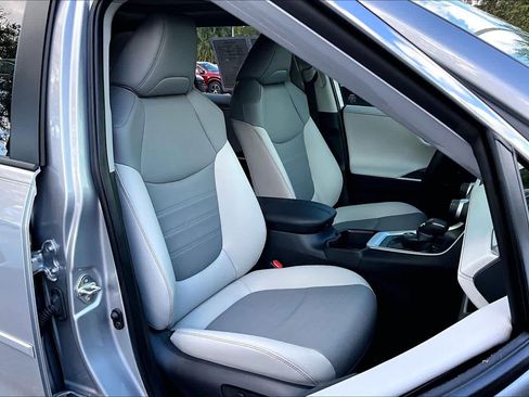 Used 2025 Toyota RAV4 Limited image 8