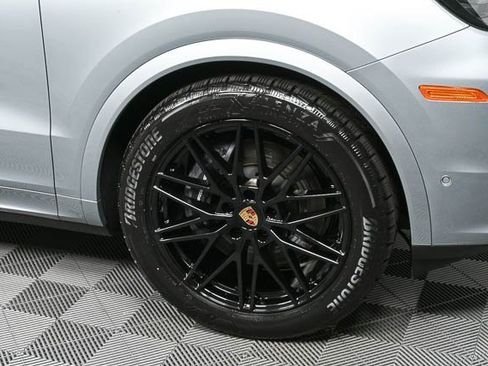 Certified 2025 Porsche Cayenne image 38