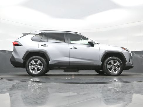 Used 2025 Toyota RAV4 XLE AWD/4WD image 33