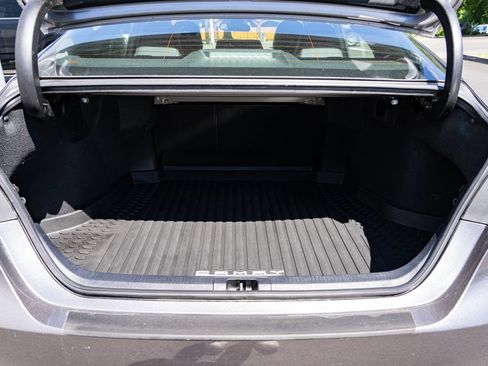 Used 2020 Toyota Camry SE FWD image 8