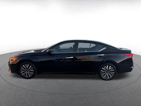 Used 2023 Nissan Altima 2.5 SV image 9