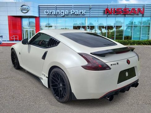 Used 2010 Nissan 370Z Coupe RWD image 3