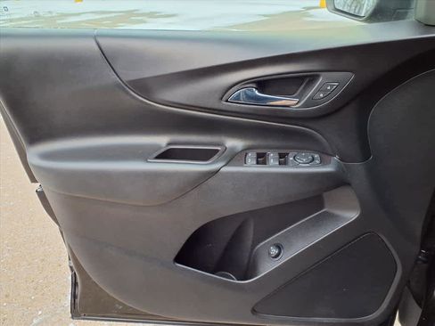 Used 2018 Chevrolet Equinox LT image 12