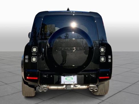 New 2026 Land Rover Defender 130 V8 image 4
