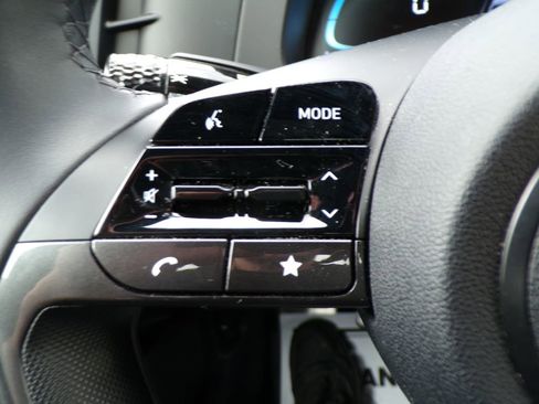 Used 2025 Hyundai Elantra Sport image 16