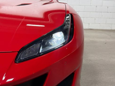 Used 2020 Ferrari Portofino RWD image 10