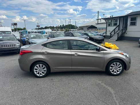 Used 2013 Hyundai Elantra GLS FWD image 11