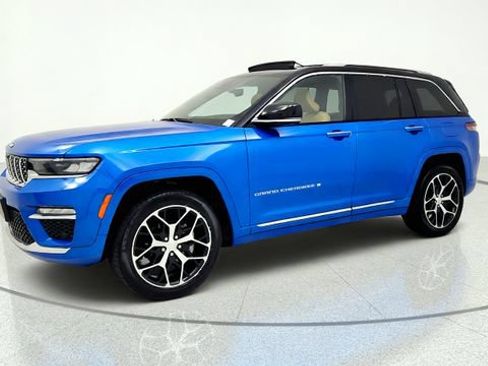 Used 2023 Jeep Grand Cherokee Summit AWD/4WD image 4