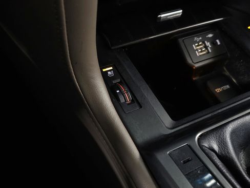 Used 2023 Lexus GX 460 Premium w/ Premium Package image 29