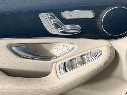 Used 2019 Mercedes-Benz GLC 300 4MATIC image 16