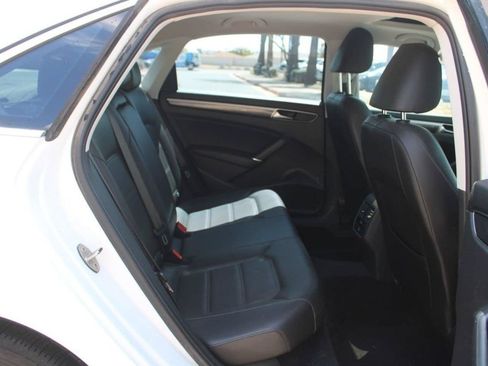 Used 2018 Volkswagen Passat 2.0T SE FWD image 15
