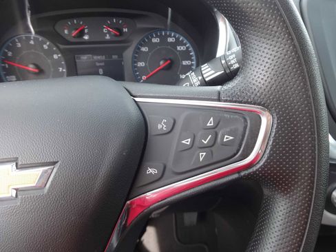 Used 2020 Chevrolet Equinox LS image 18