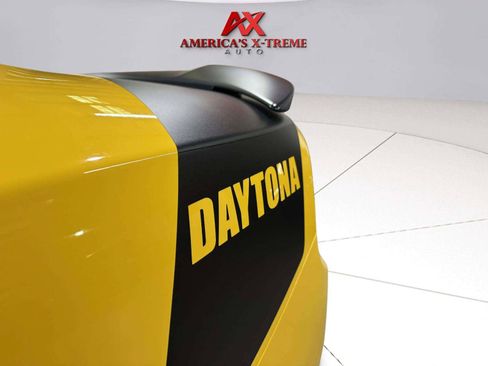 Used 2017 Dodge Charger R/T RWD image 9