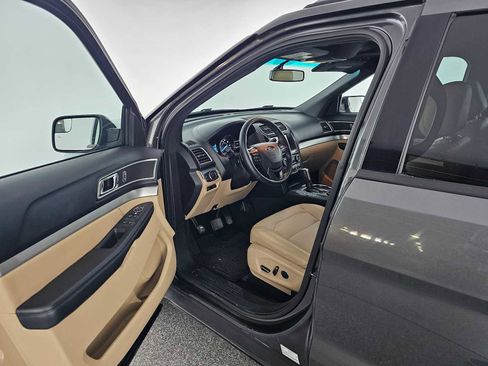 Used 2016 Ford Explorer XLT w/ Equipment Group 202A image 21