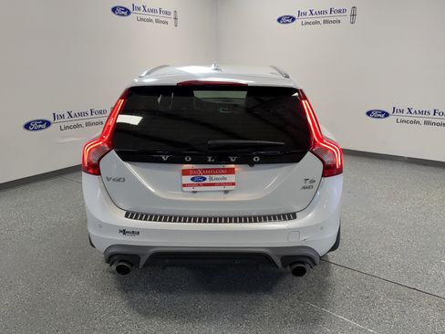 Used 2017 Volvo V60 T6 R-Design Platinum w/ Climate Package image 5