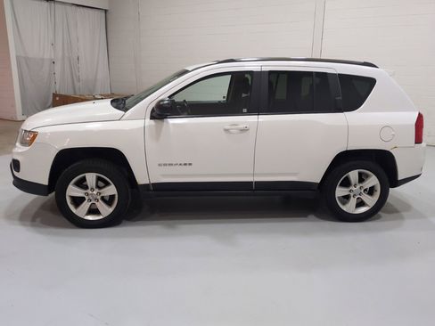 Used 2011 Jeep Compass Latitude AWD/4WD image 6