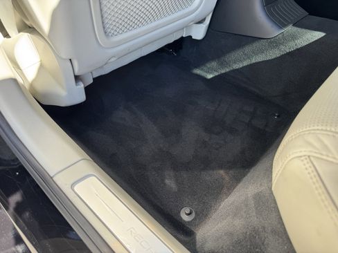 Used 2024 Volvo S90 T8 Ultimate w/ Lounge Package image 29