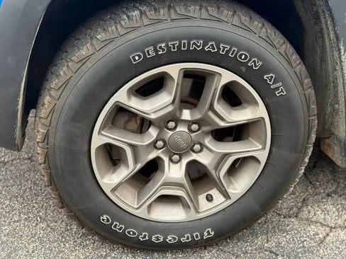 Used 2020 Jeep Cherokee Trailhawk w/ Cold Weather Group image 10