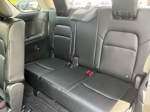 Used 2022 Nissan Pathfinder SL w/ SL Black Package FWD image 29