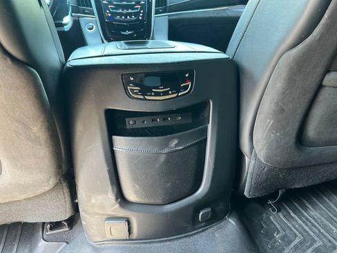 Used 2020 Cadillac Escalade Platinum AWD/4WD image 21